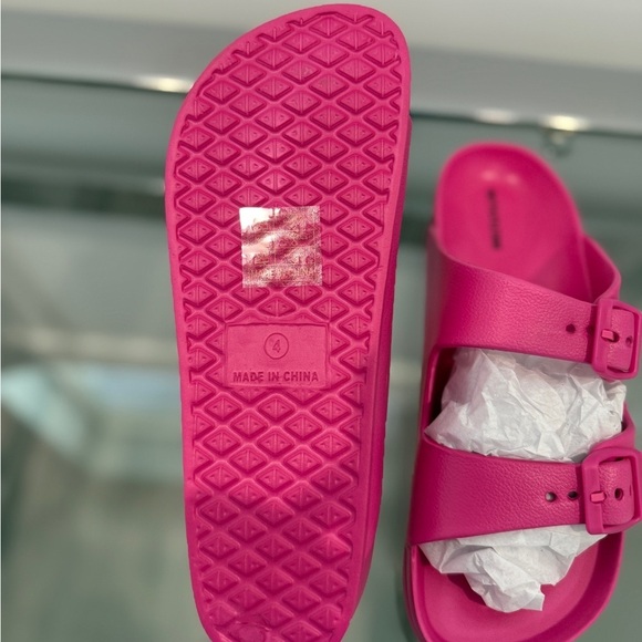Prettylittle Thing Bright Pink Wide Fit Rubber Buckle Footbed Slides NEW - Picture 6 of 6